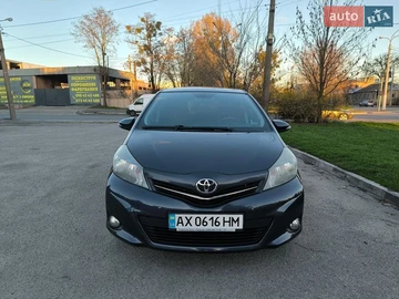 Авто Toyota Yaris 2012 № 8671424