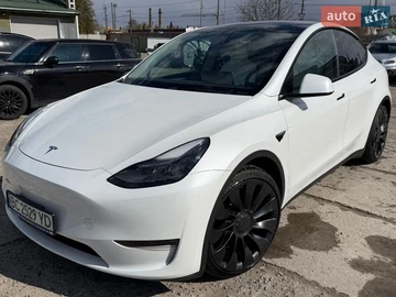 Авто Tesla Model Y 2023 № 8672211