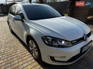 Авто Volkswagen E-Golf 2017 № 8673033