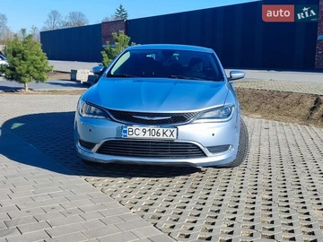 Авто Chrysler 200 2015 № 8675105