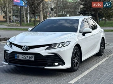 Авто Toyota Camry 2023 № 8675609