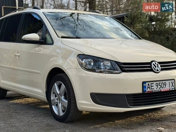 Авто Volkswagen Touran 2013 № 8677002
