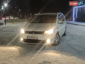Авто Volkswagen Touran 2013 № 8677024