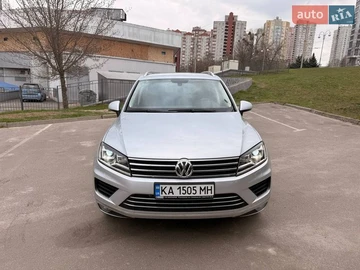 Авто Volkswagen Touareg 2017 № 8677279