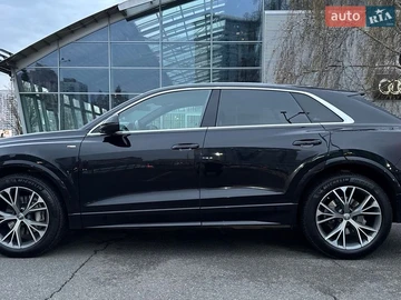 Авто Audi Q8 2020 № 8677304