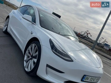 Авто Tesla Model 3 2019 № 8677775