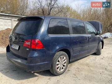 Авто Volkswagen Routan 2013 № 8678032