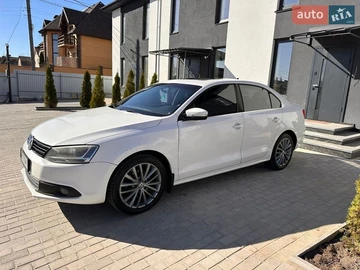 Авто Volkswagen Jetta 2011 № 8679003