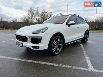 Авто Porsche Cayenne 2015 № 8680025