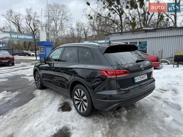 Авто Volkswagen Touareg 2021 № 8682096