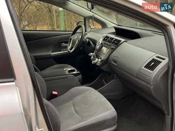 Авто Toyota Prius V 2012 № 8683851