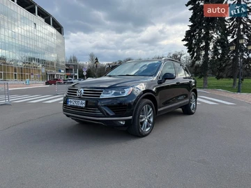 Авто Volkswagen Touareg 2015 № 8687506