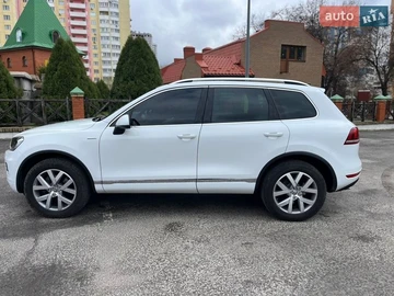 Авто Volkswagen Touareg 2014 № 8688492