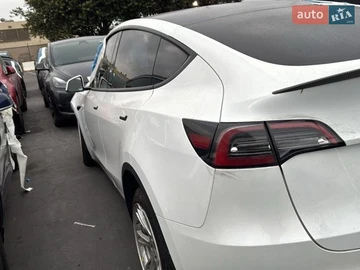Авто Tesla Model Y 2023 № 8689376