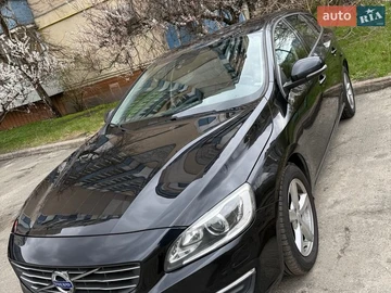 Авто Volvo V60 2015 № 8690956