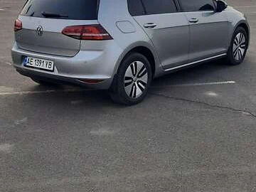 Авто Volkswagen E-Golf 2015 № 8692337
