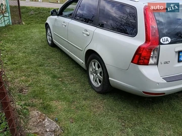 Авто Volvo V50 2011 № 8693504