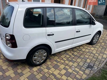 Авто Volkswagen Touran 2010 № 8693904