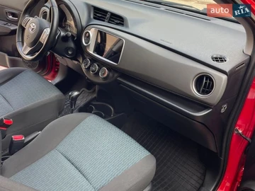 Авто Toyota Yaris 2012 № 8694865