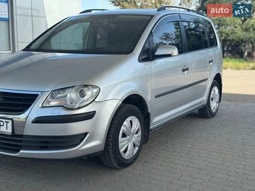 Авто Volkswagen Touran 2008 № 8696428