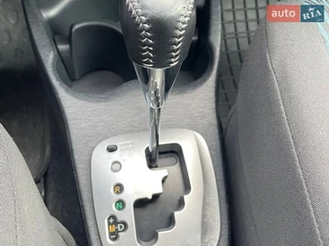 Авто Toyota Yaris 2012 № 8696507
