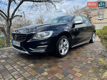 Авто Volvo V60 2015 № 8696811