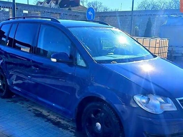 Авто Volkswagen Touran 2008 № 8701165