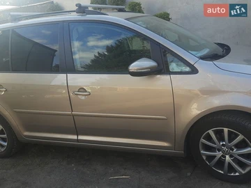 Авто Volkswagen Touran 2014 № 8701265