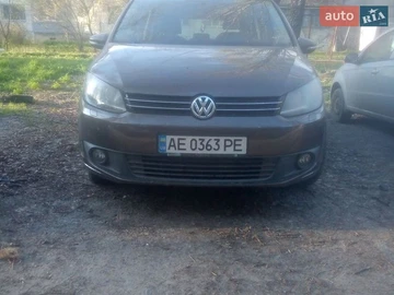 Авто Volkswagen Touran 2011 № 8704009