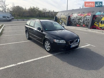 Авто Volvo V50 2010 № 8704035