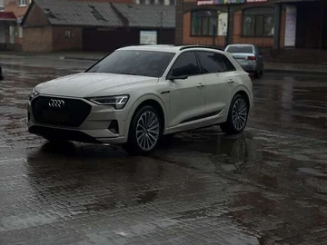 Авто Audi E-Tron 2019 № 8704412