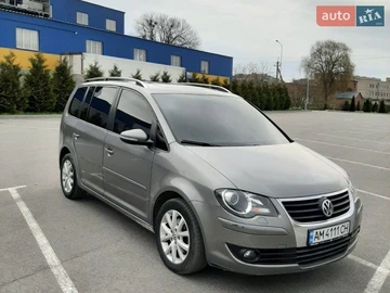 Авто Volkswagen Touran 2010 № 8704664