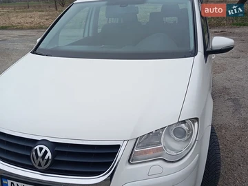 Авто Volkswagen Touran 2009 № 8706053