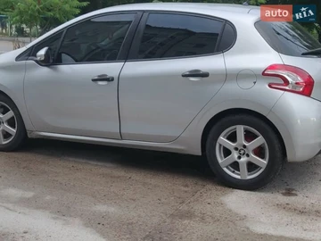 Авто Peugeot 208 2013 № 8707335