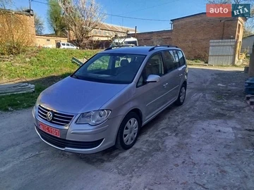 Авто Volkswagen Touran 2008 № 8710737