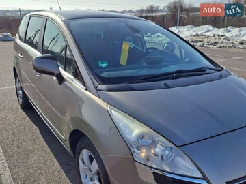 Авто Peugeot 5008 2012 № 8726434