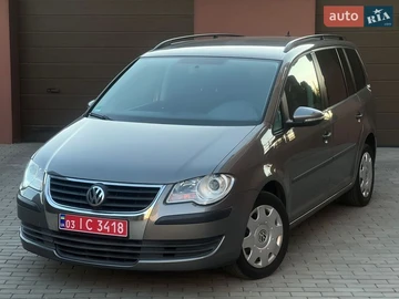 Авто Volkswagen Touran 2010 № 8727319