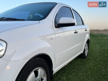 Авто Chevrolet Aveo 2011 № 8731704