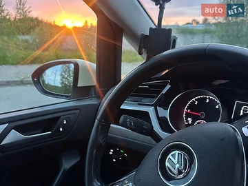 Авто Volkswagen Touran 2017 № 8734701