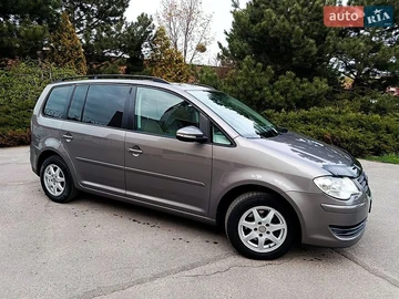 Авто Volkswagen Touran 2010 № 8735904