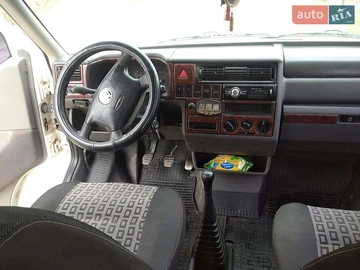 Авто Volkswagen Transporter 2000 № 8739130
