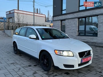 Авто Volvo V50 2010 № 8740010