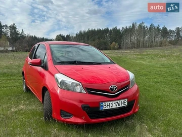 Авто Toyota Yaris 2013 № 8741099