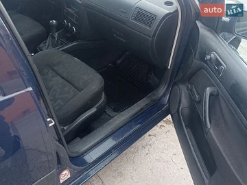 Авто Volkswagen Golf 1999 № 8742370