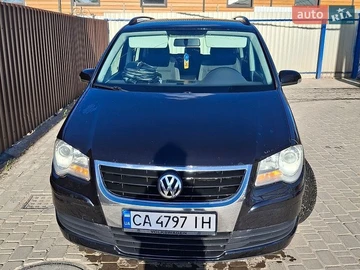 Авто Volkswagen Touran 2008 № 8742548