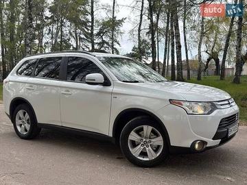 Авто Mitsubishi Outlander 2015 № 8746171