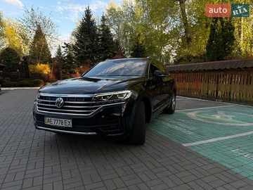 Авто Volkswagen Touareg 2018 № 8746463