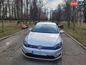 Авто Volkswagen E-Golf 2015 № 8748892