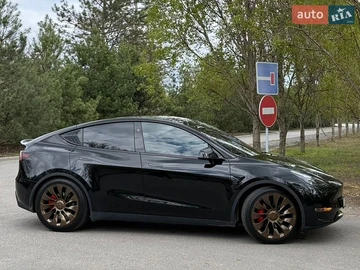 Авто Tesla Model Y 2023 № 8750234