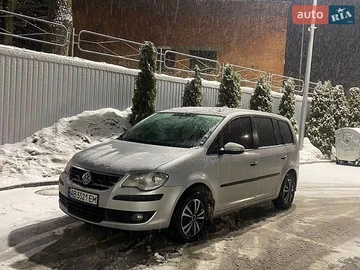 Авто Volkswagen Touran 2009 № 8753942